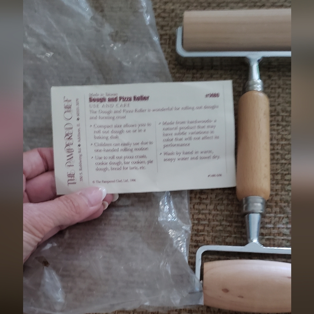 Pampered Chef Dough and Pizza Roller - Picture 3 of 6